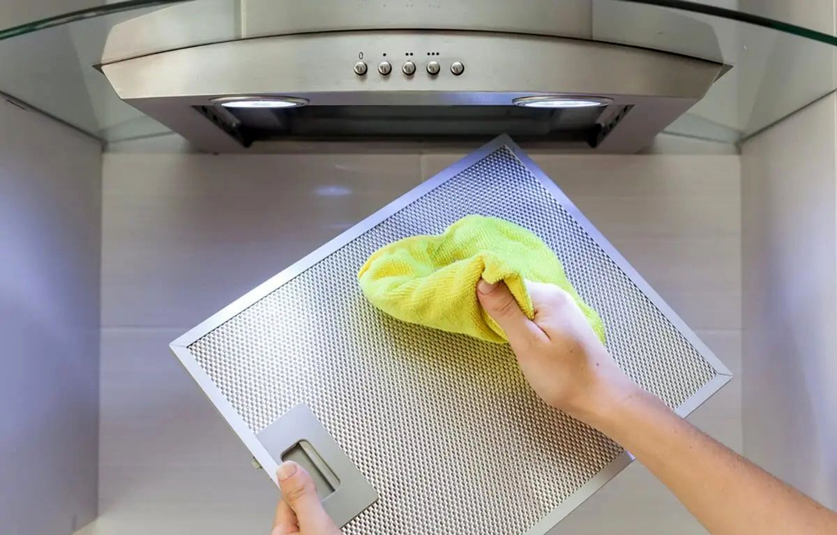 (ویدئو) با این ترفند محاله چربی رو هود آشپزخونه بمونه! / ترفند خانگی تمیز کردن هود