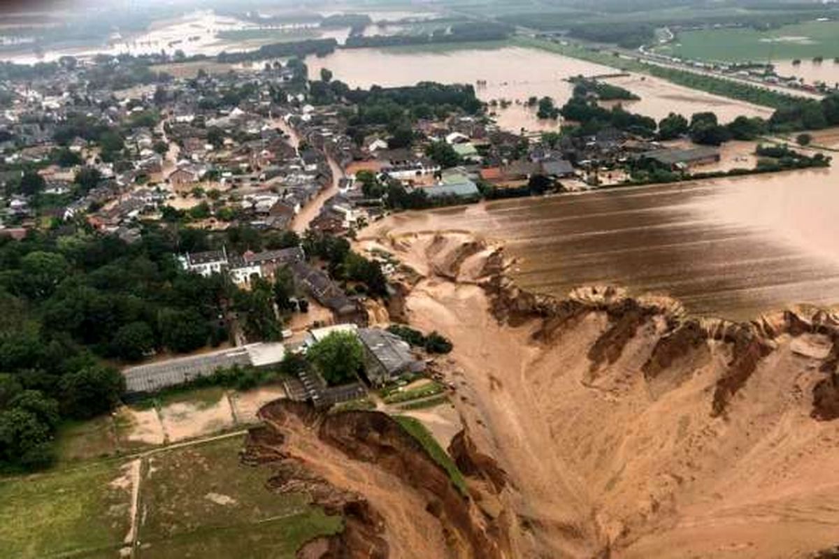 Landslides in Indonesia left 18 dead