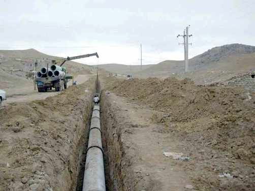 ساخت شبکه انتقال آب شرب ۷ روستای پشتکوه سیریک