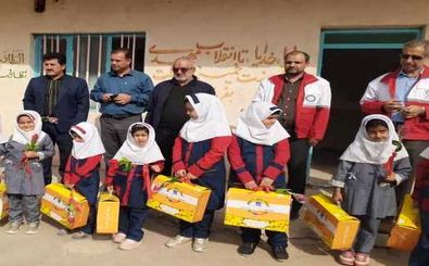  اهداء ۱۸۰ بسته لوازم التحریر به دانش آموزان سیل زده استان لرستان 