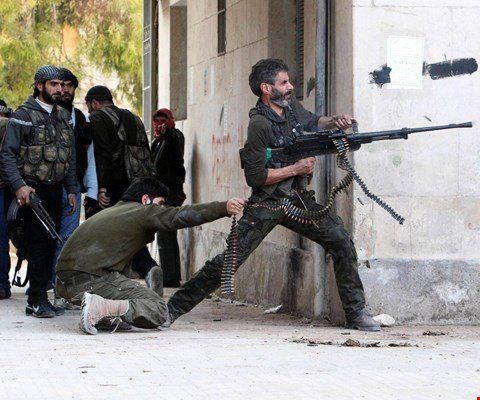 بیش از ۱۰۰ کشته و زخمی طی درگیری‌های شورشیان مسلح در نزدیکی دمشق