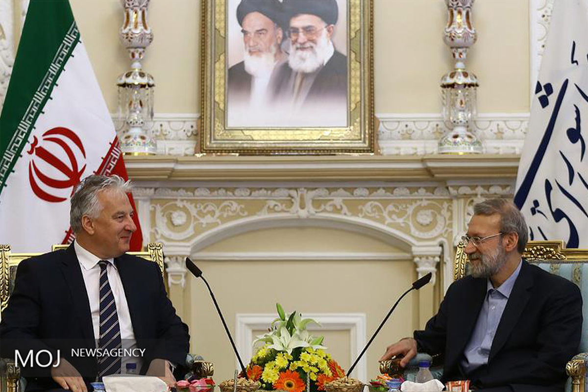 لاریجانی: تقویت روابط اقتصادی باید در دستور کار ایران و مجارستان قرار گیرد