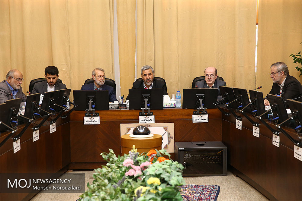 جلسه  کمیسیون تدوین آیین نامه داخلی مجلس با حضور علی لاریجانی