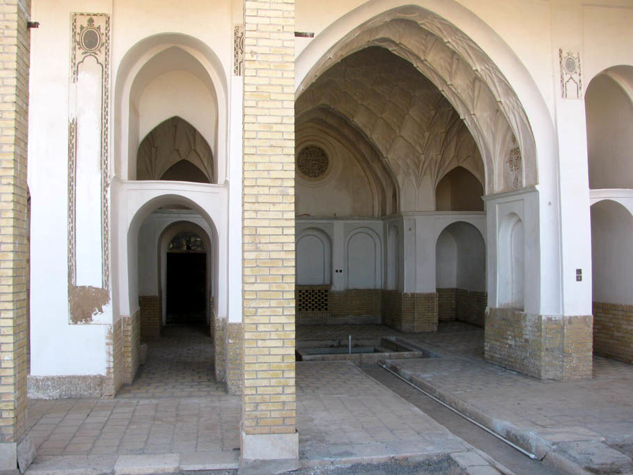 پایان مرمت مسجد و حسینیه تاریخی در آران و بیدگل