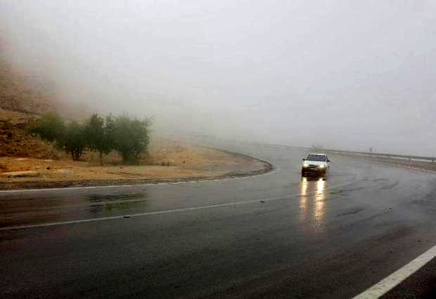 جاده های خراسان رضوی به علت بارش باران لغزنده است