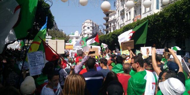 معترضان الجزایری خواستار تعیین تکلیف اموال به سرقت رفته شدند