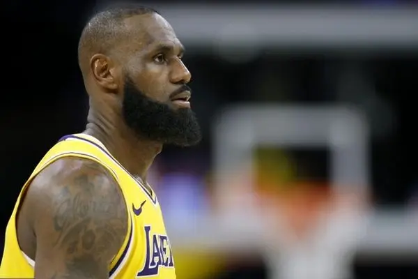 ستاره ۴۰ساله لیکرز پیش‌فصل NBA را کنار گذاشت