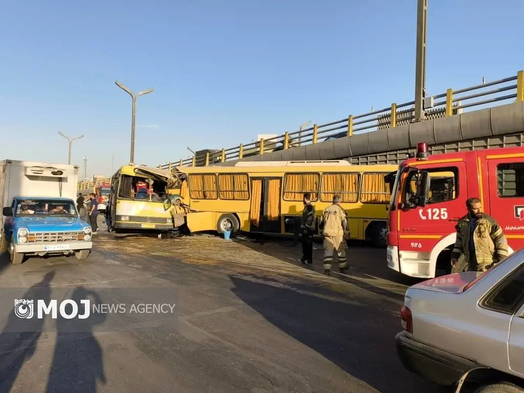 تصادف دو اتوبوس در جاده مخصوص کرج / ۱۶ نفر مصدوم شدند+ عکس