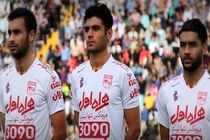 النصر با یک مدافع مقابل تراکتور!