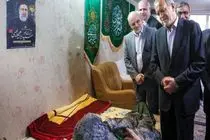 رئیس جمهور در منزل مادر شهید رئیسی حضور یافت + فیلم