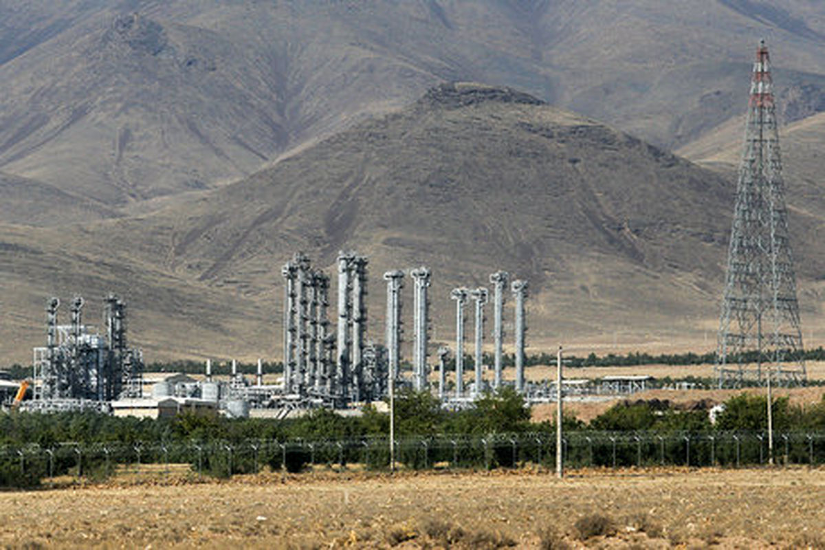 ایران 20 تن آب سنگین خود را به خارج از کشور منتقل می‌کند