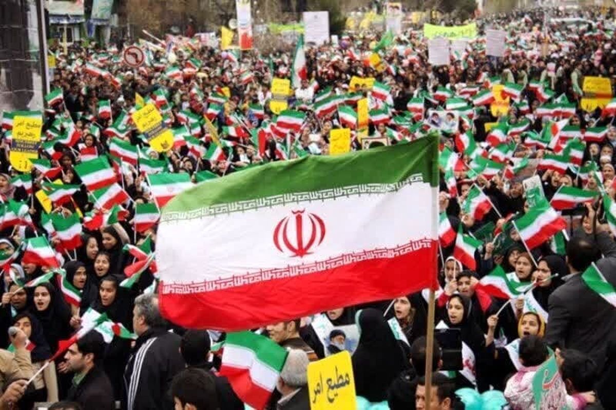 جشن سالگرد پیروزی هزاران ایرانی در میان آتش خاورمیانه