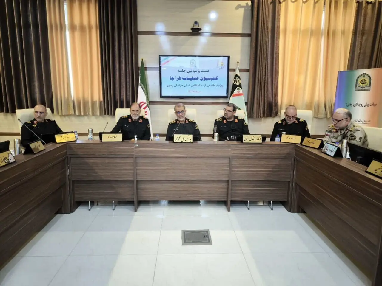 خوش بینی به دشمن جفا در حق شهدا و انقلاب است