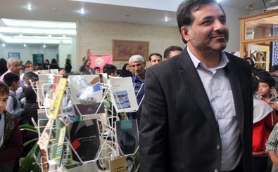 بازدید شهردار فلاورجان از نخستین نمایشگاه کتاب دانش آموزان مولف در اصفهان 