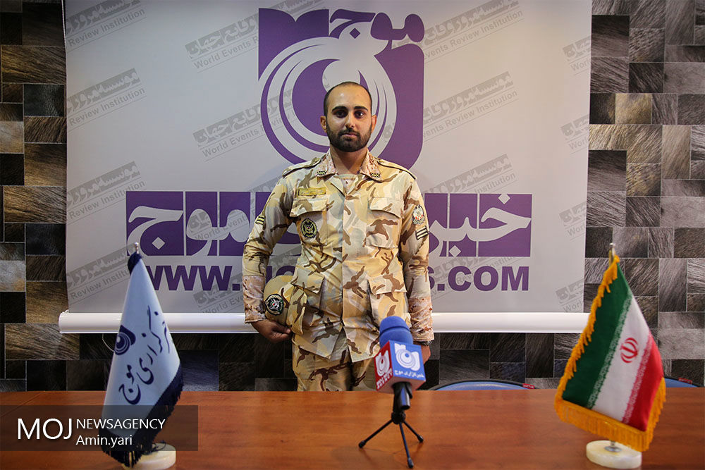 ناگفته های سرباز فداکار ارتش از حادثه تروریستی اهواز / شبی که مجتبی محمدی تا صبح برای محمدطاها گریه کرد