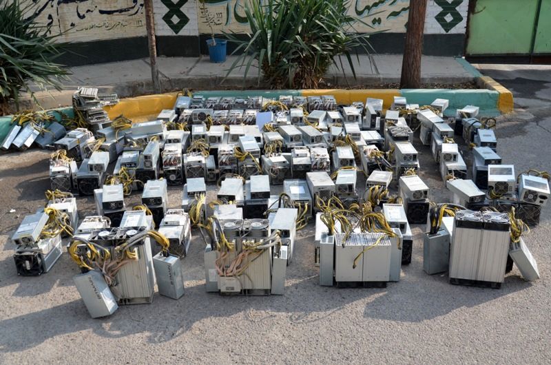 کشف ۲۳ دستگاه ماینر قاچاق در نجف آباد