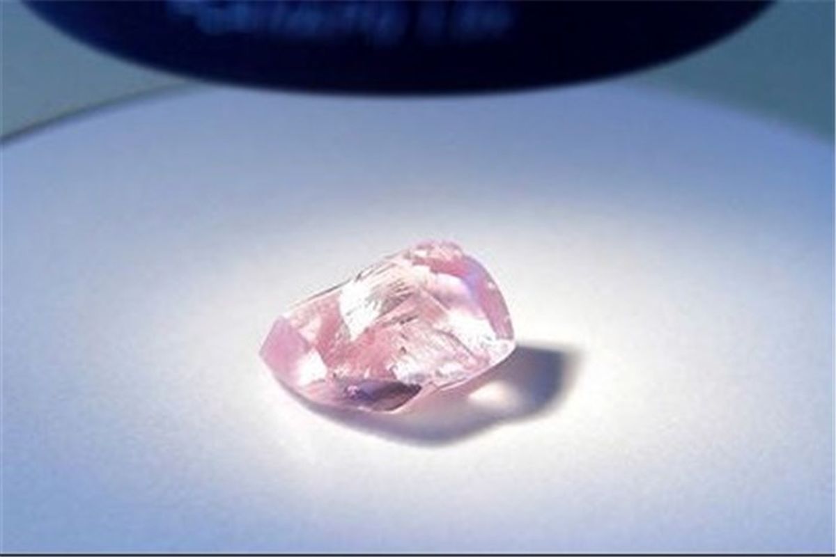 کشف یک الماس عظیم رنگی در روسیه توسط معدنچیان