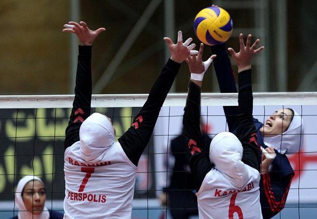 دختران بزرگسال والیبال مقابل جوانان به پیروزی رسیدند