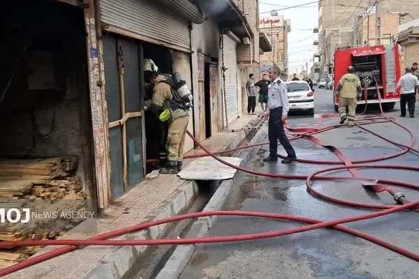 آتش‌سوزی گسترده در کارگاه تولید مبل در مرتضی‌گرد بدون تلفات مهار شد+ فیلم و عکس