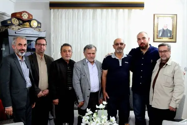 دیدار دبیرکل حزب مؤتلفه اسلامی با جهان‌پهلوان امیرحسین زارع