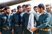 تصاویر رهبر معظم انقلاب اسلامی در لباس پاسداری