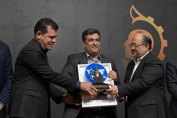 اهدای جایزه نوآوری به شرکت‌های پیشتاز فناوری و نوآوری در صنعت پتروشیمی/ نشان عالی پتروفن به پتروشیمی نوری رسید