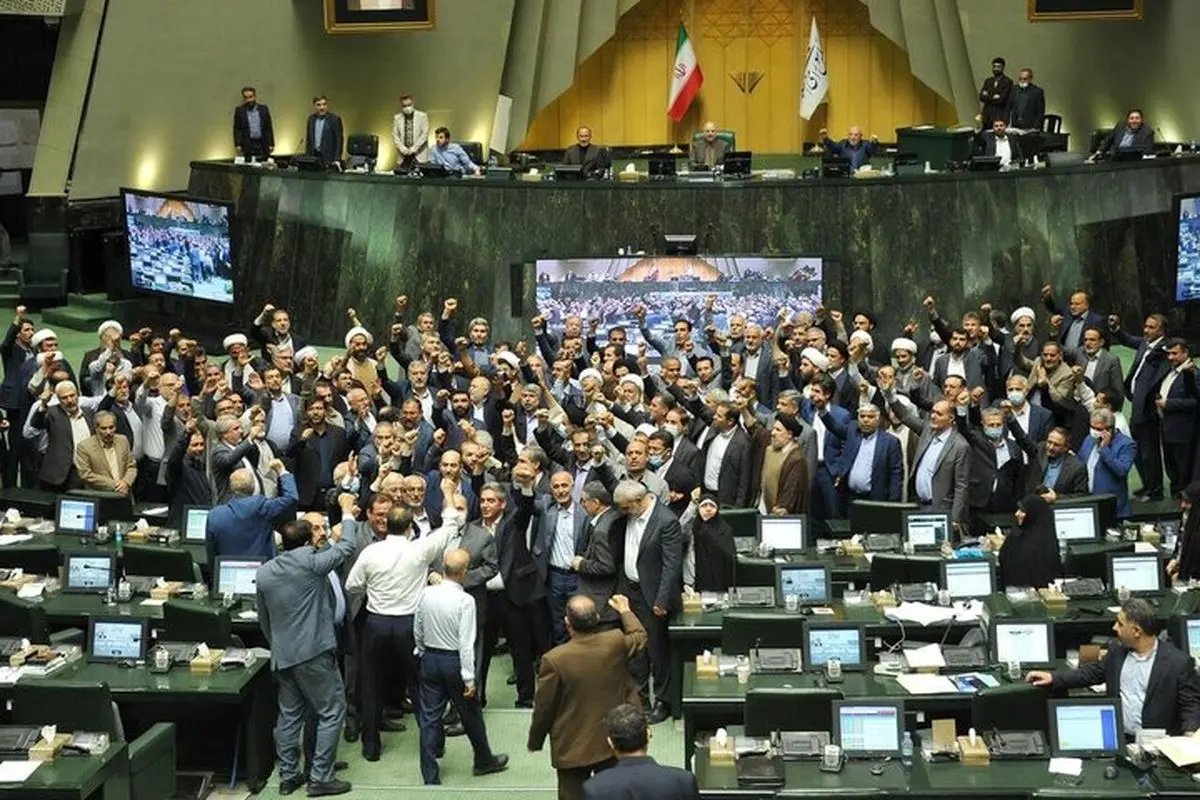 مجلس شعار «مرگ بر اسرائیل» را طنین انداز کرد