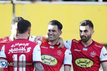 دیدار تیم های فوتبال سپاهان و پرسپولیس