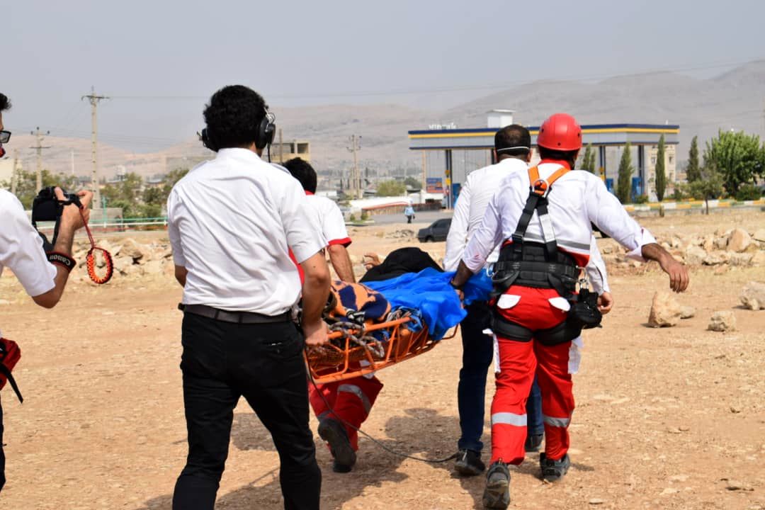 تداوم امدادرسانی نیروهای هلال احمر به ۶۱ شهرستان سیل زده کشور