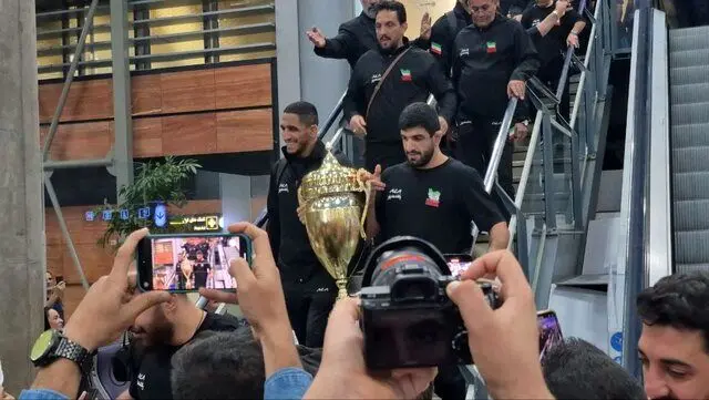 بازگشت تیم ملی کشتی آزاد ایران پس از قهرمانی جهان به تهران