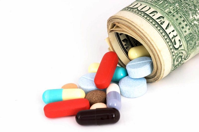 نوسان قیمت دارو طبیعی است/بیش از 50 درصد مواد اولیه داروهای ما وارداتی هستند