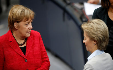 واکنش آنگلا مرکل به استعفای وزیر دفاع آلمان