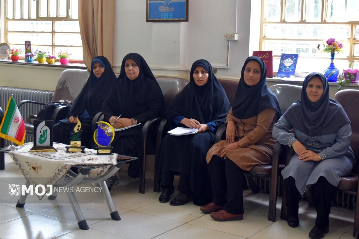 دبیرستان دخترانه فرهنگیان خرم آباد پیشرو در آموزش و پرورش