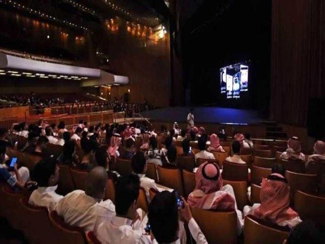 اولین سینما در عربستان 13 روز دیگر افتتاح می شود
