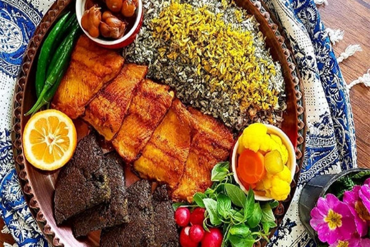 سبزی پلو با ماهی سه سوت درست کن / طرز تهیه سبزی پلو با ماهی شب عید