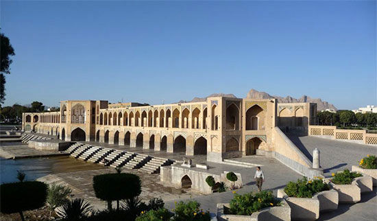 ممنوع بودن پارک خودرو در حاشیه زاینده رود و پل های تاریخی اصفهان