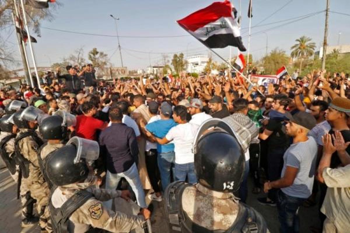 تظاهرات در عراق شدت گرفت/ ورود تظاهرکنندگان به منطقه سبز بغداد