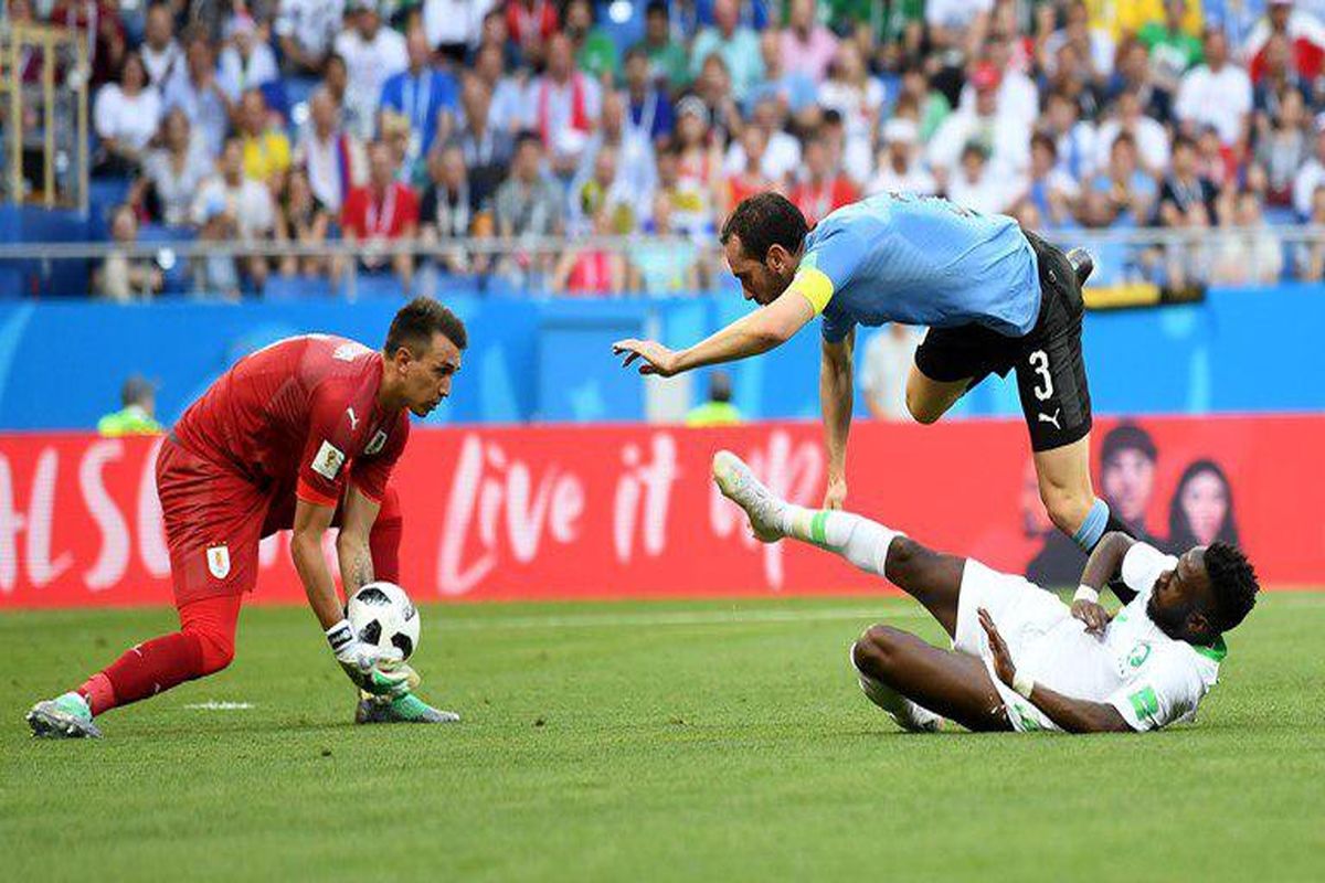 نتیجه بازی اروگوئه و عربستان در جام جهانی/ صعود قطعی اروگوئه