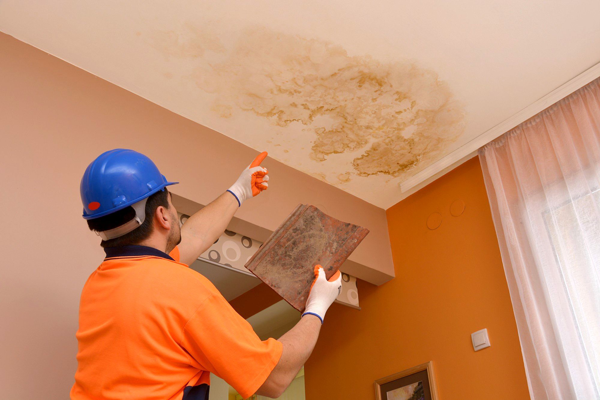 بهترین راهکارهای جلوگیری از نشتی آب از سقف ساختمان