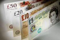 کاهش ۴۰۰ تومانی قیمت پوند انگلستان در بهار امسال