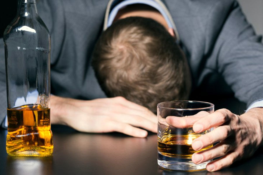 ۴۰ نفر درپی مصرف مشروبات الکلی مسموم شدند