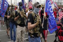 یورش طرفداران ترامپ با سلاح گرم در خیابان های آمریکا
