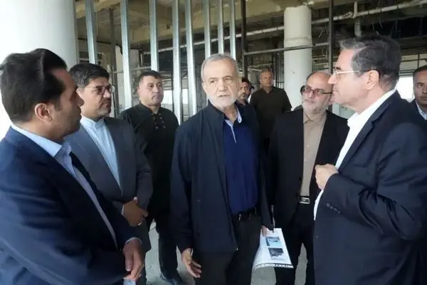 رئیس جمهوری از روند احداث بیمارستان ۴۵۰ تخت‌خوابی شهید بهشتی ارومیه بازدید کرد