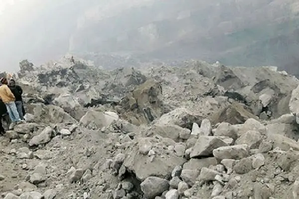 ۱۵ کارگر زیر آوار معدن سنگ گرفتار شدند