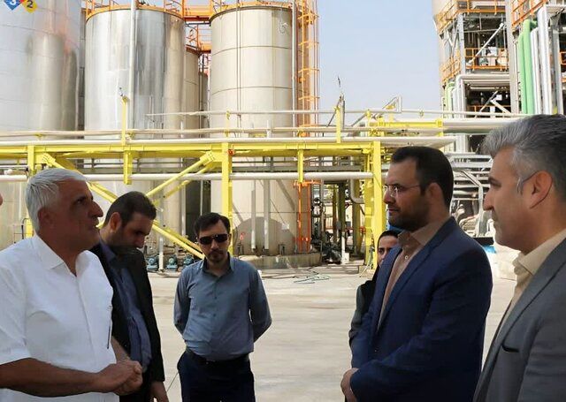 بررسی موانع و مشکلات ۷ واحد تولیدی در شهرک صنعتی شیراز 