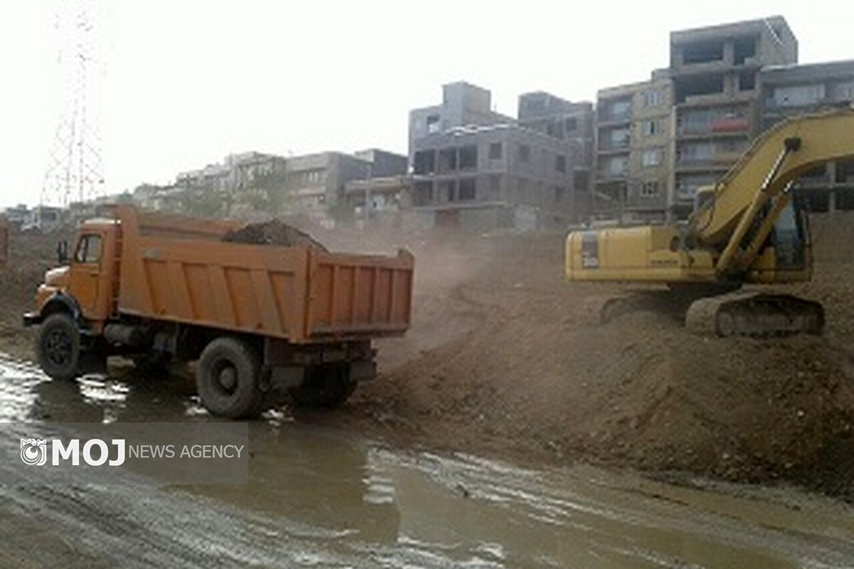 آغاز عملیات احداث 19 هزار مترمربع فضای سبز در بلوار امداد شهرک مولوی 