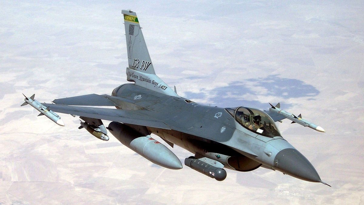 F-16 fighter jet crashes in New Mexico