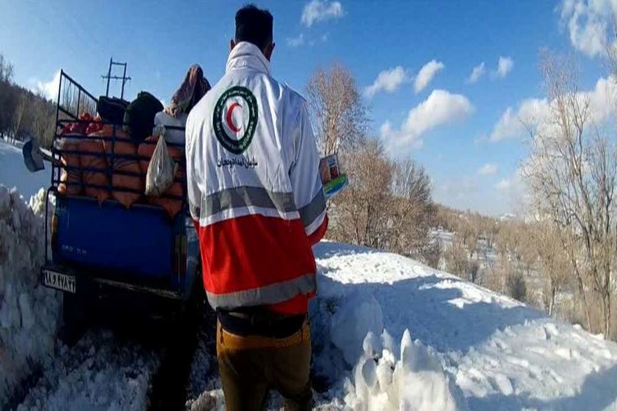 رهایی دو خانوار گرفتار در برف احمد فداله