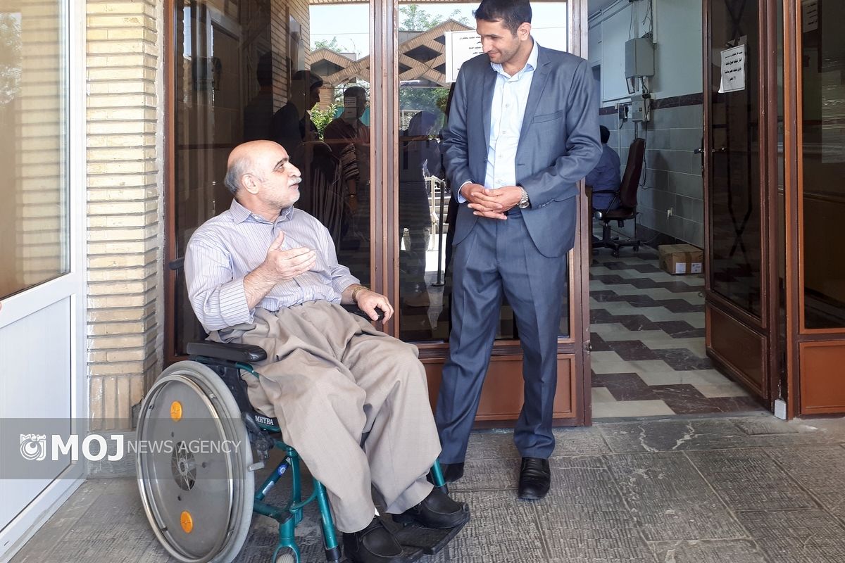 استاندارد سازی کتابخانه های استان کردستان برای استفاده معلولین