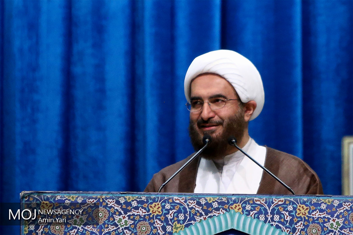 استکبار وارد یک نبرد هویتی با ملت ایران شده است